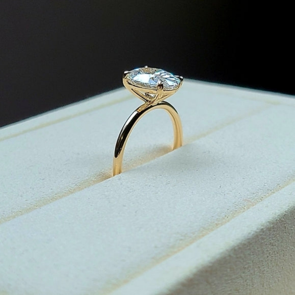 Solid 14k gold 2.2ct (E VVS2) lab oval diamond ring